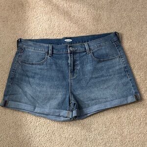 Old Navy Mid-Rise Wow Jean Shorts Medium Wash